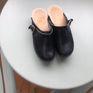 Classic wooden clogs - black leather fits size 7